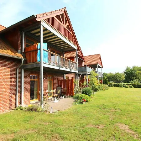 idyllsiche Lage, Ferienwohnung mit Terrasse, Meerblick - Haus Sonnenblume FeWo 04 * Neuendorf (Rugen)
