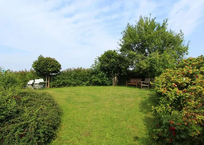 idyllsiche Lage, Ferienwohnung mit Terrasse, Meerblick - Haus Sonnenblume FeWo 04 Neuendorf (Rugen)