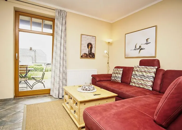 idyllsiche Lage, Ferienwohnung mit Terrasse, Meerblick - Haus Sonnenblume FeWo 04 * Neuendorf (Rugen)