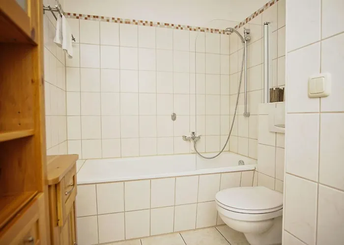 Apartment idyllsiche Lage, Ferienwohnung mit Terrasse, Meerblick - Haus Sonnenblume FeWo 04 *