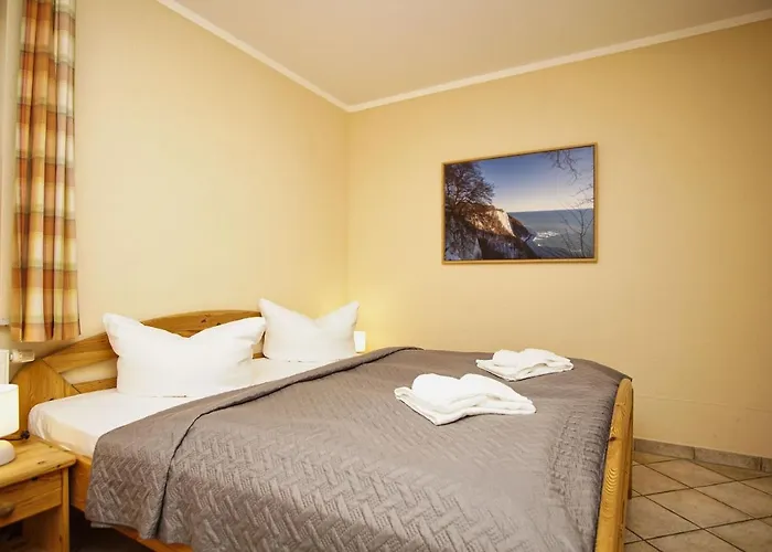 Apartment idyllsiche Lage, Ferienwohnung mit Terrasse, Meerblick - Haus Sonnenblume FeWo 04 Neuendorf (Rugen)