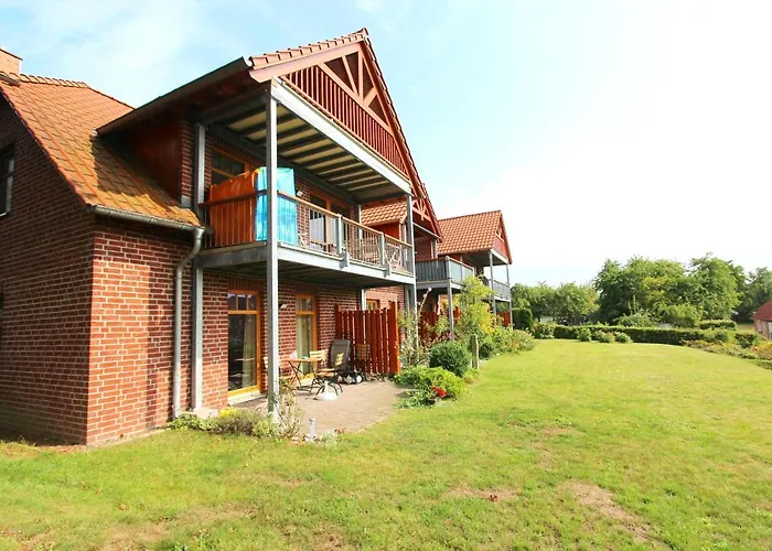 idyllsiche Lage, Ferienwohnung mit Terrasse, Meerblick - Haus Sonnenblume FeWo 04 * Neuendorf (Rugen)